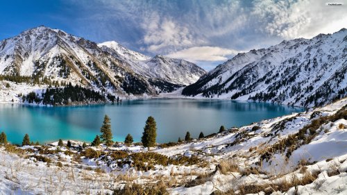 blue-winter-lake