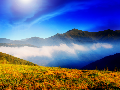 clouds-and-mountain-meadow-wallp-tlg
