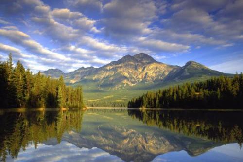 Pyramid-Lake-Jasper-National-Park-Alberta-Canada-400x600