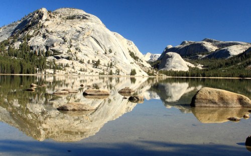 reflection-of-granite-domes-on-tenaya-lake-yosemite-national-park